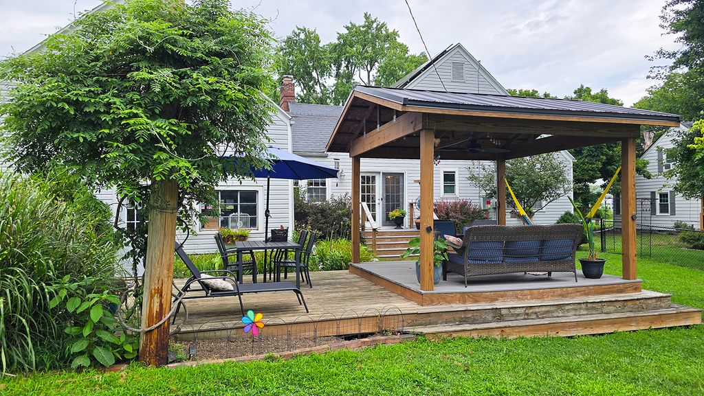 Image 11 of property listing at 725 Magnolia Avenue, Mt Vernon, IL 62864