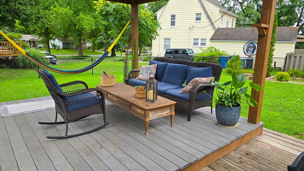 Image 12 of property listing at 725 Magnolia Avenue, Mt Vernon, IL 62864
