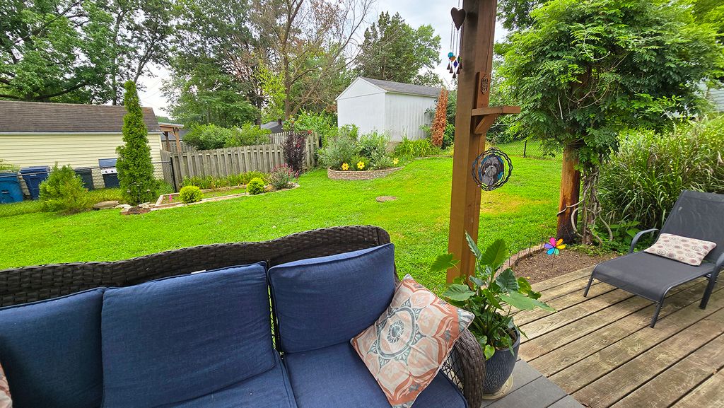 Image 13 of property listing at 725 Magnolia Avenue, Mt Vernon, IL 62864