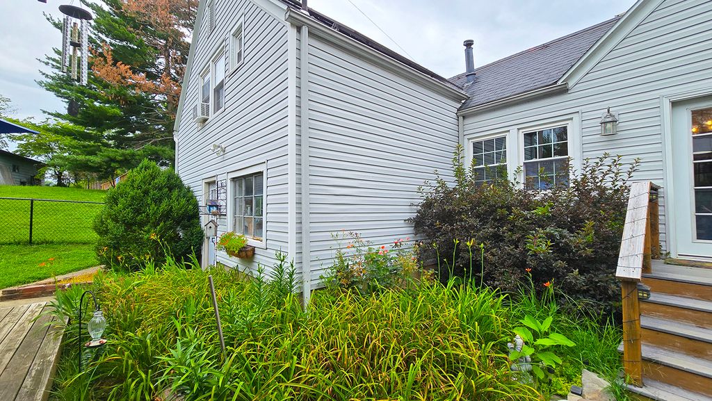 Image 15 of property listing at 725 Magnolia Avenue, Mt Vernon, IL 62864