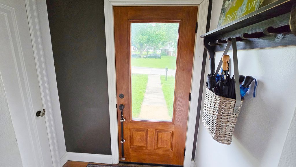 Image 16 of property listing at 725 Magnolia Avenue, Mt Vernon, IL 62864