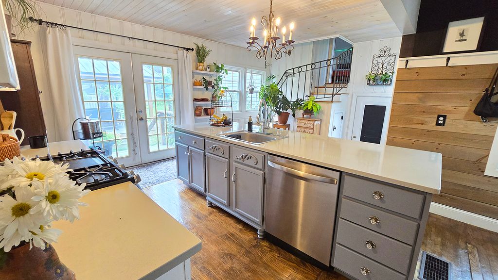 Image 30 of property listing at 725 Magnolia Avenue, Mt Vernon, IL 62864