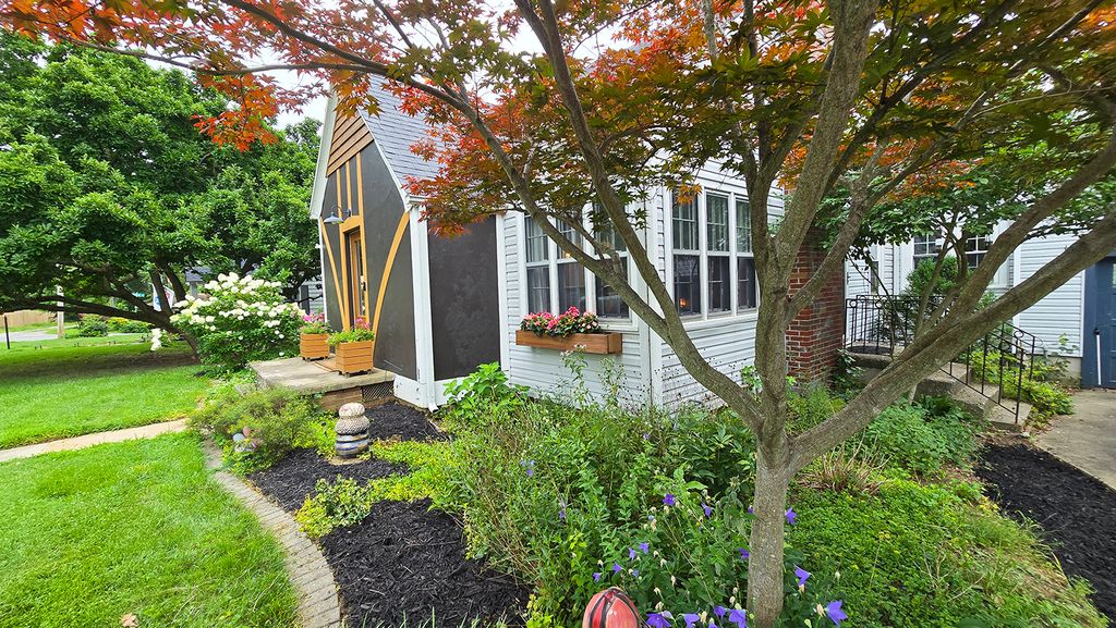 Image 4 of property listing at 725 Magnolia Avenue, Mt Vernon, IL 62864