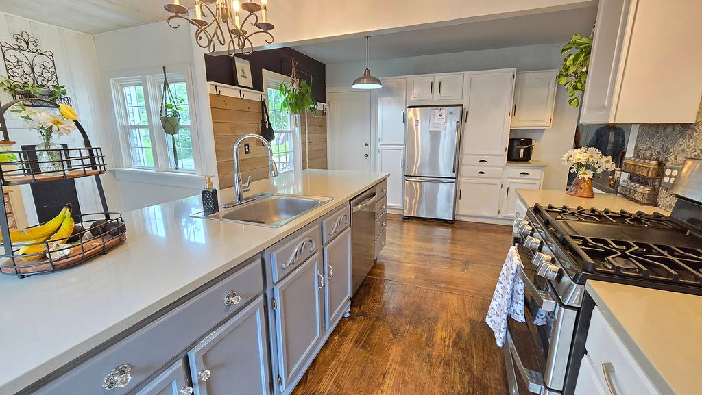 Image 31 of property listing at 725 Magnolia Avenue, Mt Vernon, IL 62864