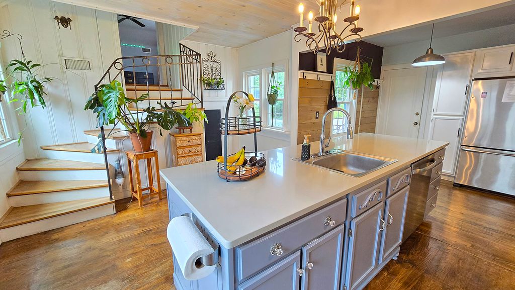 Image 32 of property listing at 725 Magnolia Avenue, Mt Vernon, IL 62864