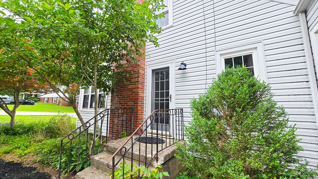 Image 5 of property listing at 725 Magnolia Avenue, Mt Vernon, IL 62864