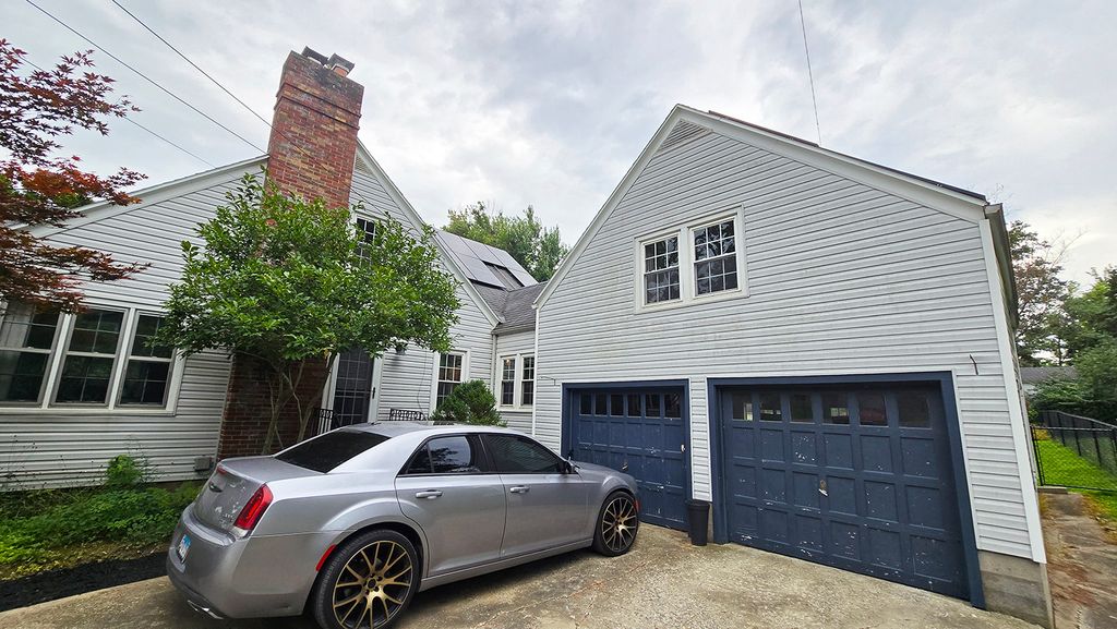 Image 7 of property listing at 725 Magnolia Avenue, Mt Vernon, IL 62864