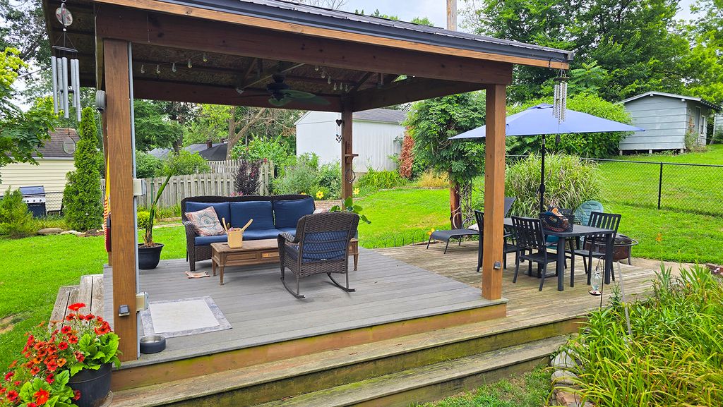 Image 10 of property listing at 725 Magnolia Avenue, Mt Vernon, IL 62864