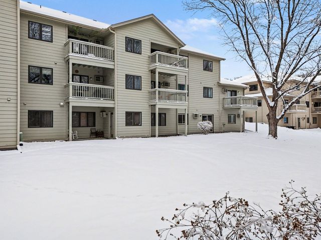 1561 Wheelock Lane 101, Saint Paul, MN 55117