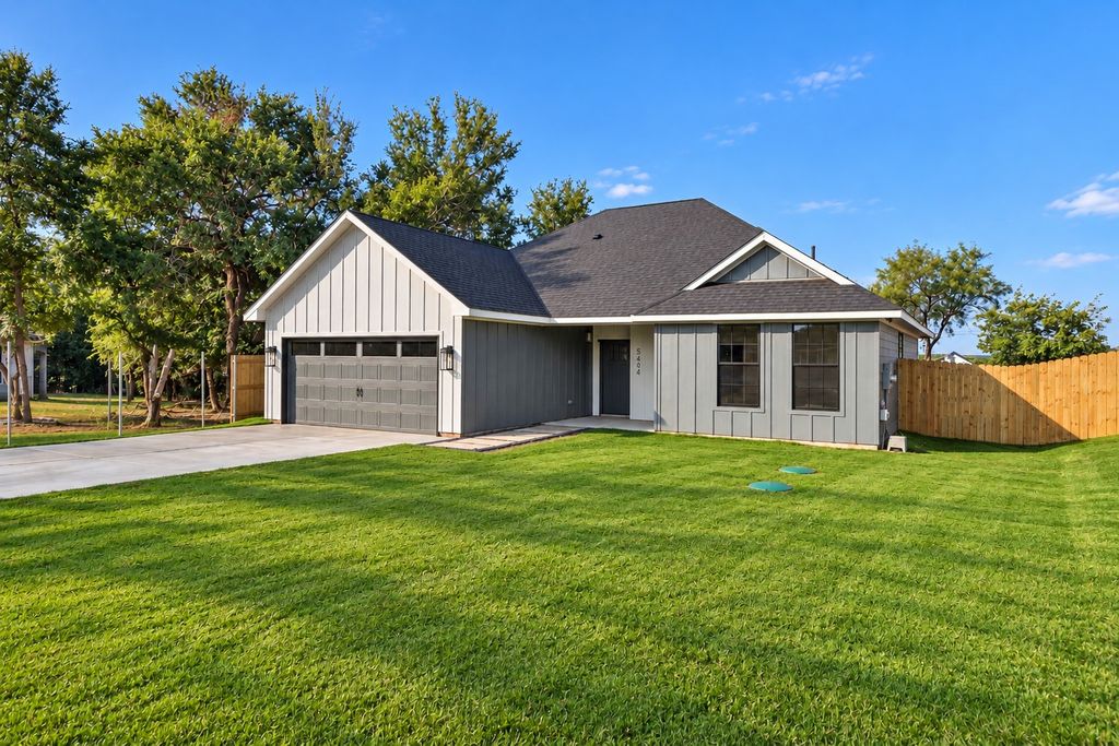 5404 Celina Court, Granbury, TX 76048 — photo 2