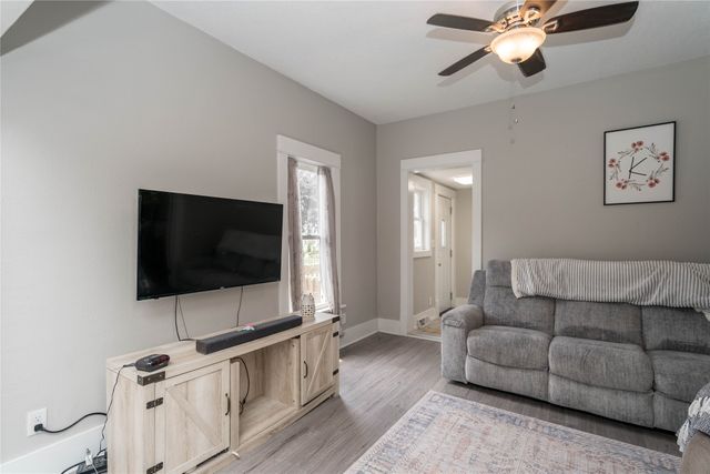 329 4th Street, West Des Moines, IA 50265