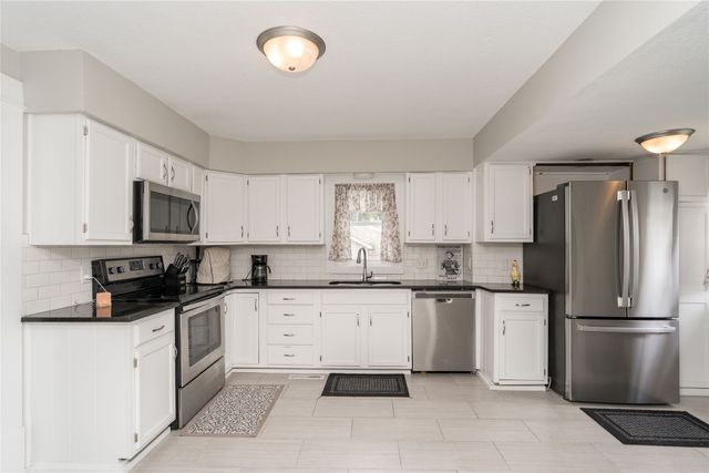 329 4th Street, West Des Moines, IA 50265