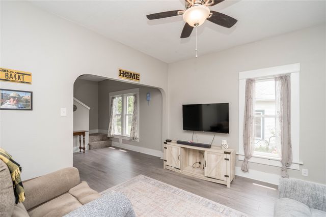 329 4th Street, West Des Moines, IA 50265
