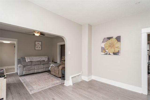 329 4th Street, West Des Moines, IA 50265