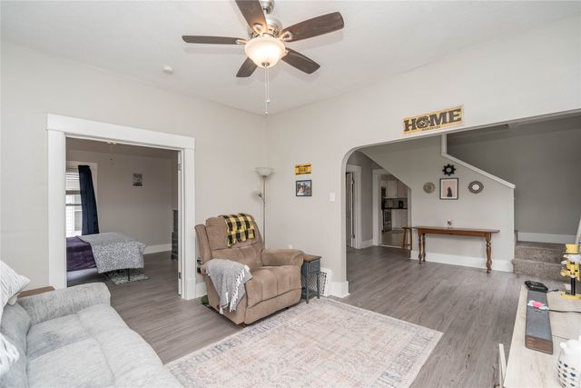 329 4th Street, West Des Moines, IA 50265