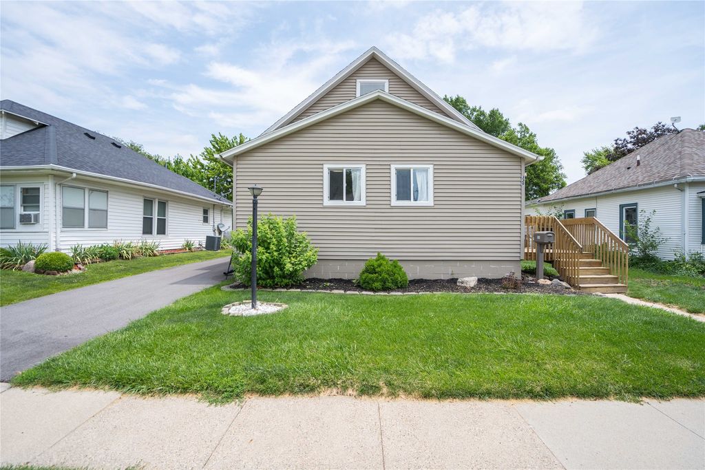 329 4th Street, West Des Moines, IA 50265