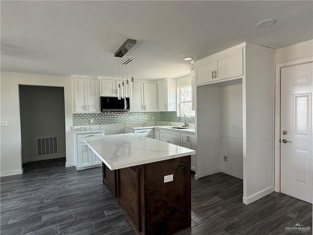 1524 E Filmore Avenue, Alton, TX 78573