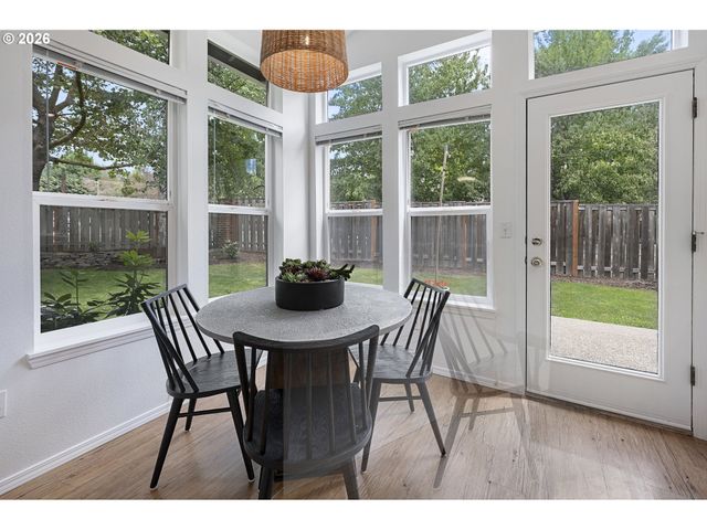 11010 Sw ESCHMAN Way, Tigard, OR 97223