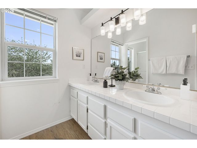 11010 Sw ESCHMAN Way, Tigard, OR 97223