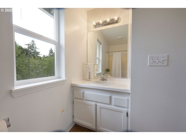 11010 Sw ESCHMAN Way, Tigard, OR 97223