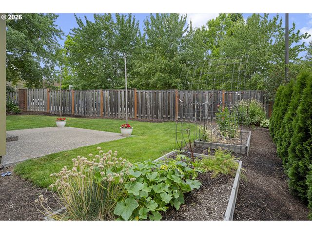 11010 Sw ESCHMAN Way, Tigard, OR 97223