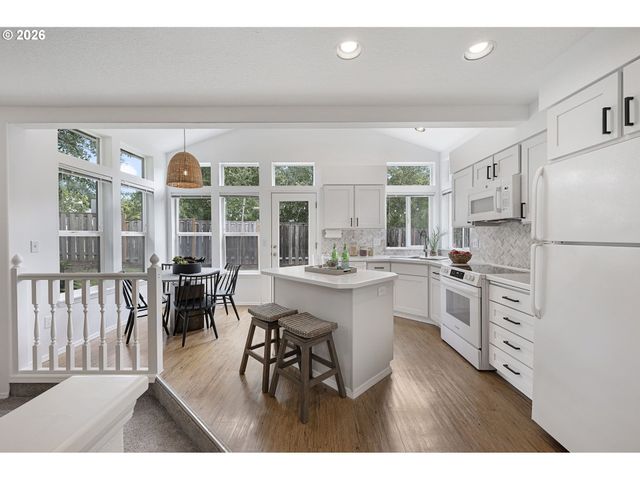 11010 Sw ESCHMAN Way, Tigard, OR 97223