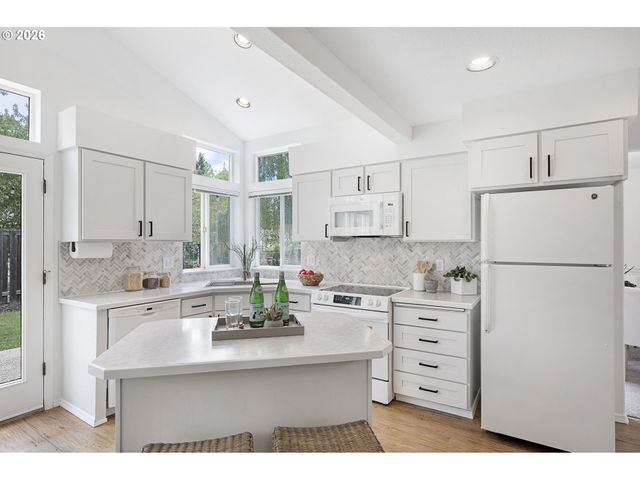 11010 Sw ESCHMAN Way, Tigard, OR 97223