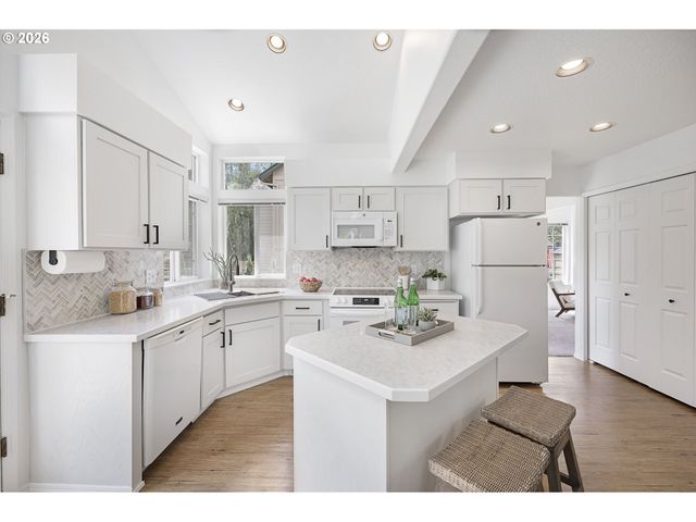 11010 Sw ESCHMAN Way, Tigard, OR 97223