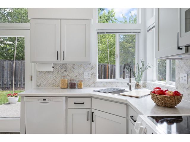 11010 Sw ESCHMAN Way, Tigard, OR 97223