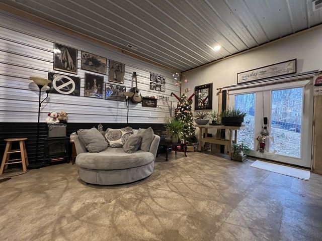 75 New Harmony Rd, Lafayette, TN 37083