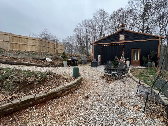 75 New Harmony Rd, Lafayette, TN 37083