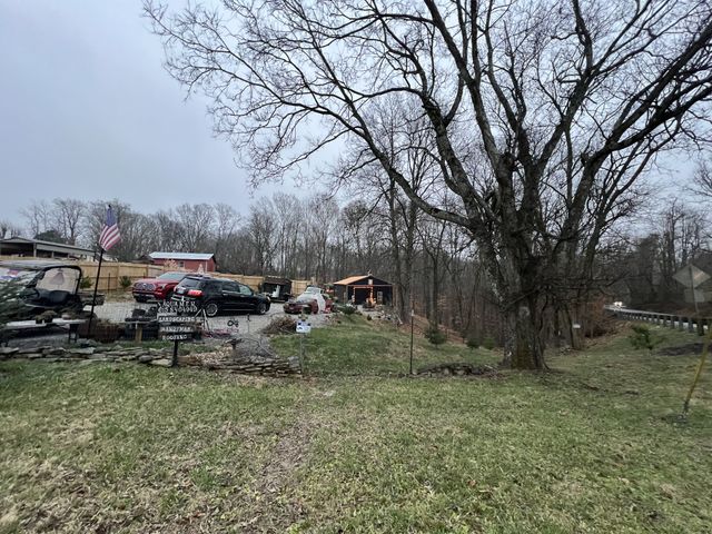 75 New Harmony Rd, Lafayette, TN 37083