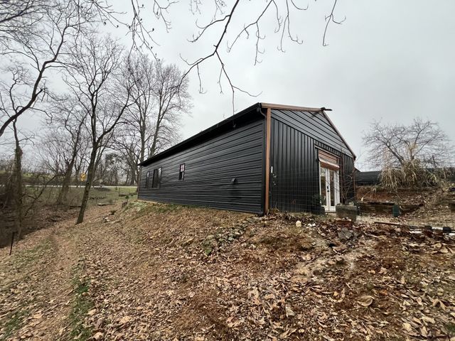 75 New Harmony Rd, Lafayette, TN 37083