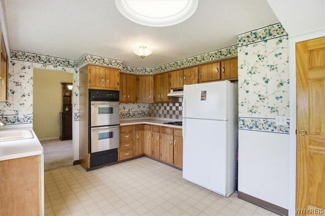 77 Willow Lane, Amherst, NY 14228