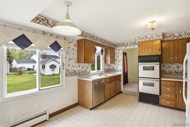 77 Willow Lane, Amherst, NY 14228
