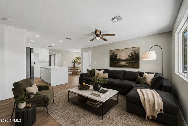 641 W EMERALD Avenue, Mesa, AZ 85210