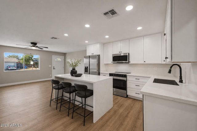 641 W EMERALD Avenue, Mesa, AZ 85210