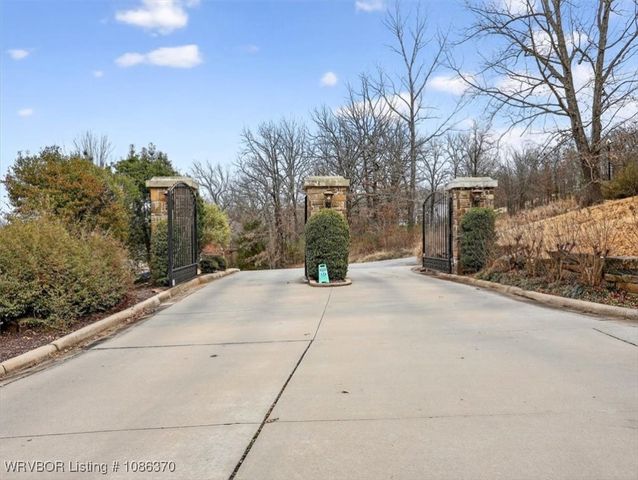 4711 Oak Hollow Lane, Fort Smith, AR 72903