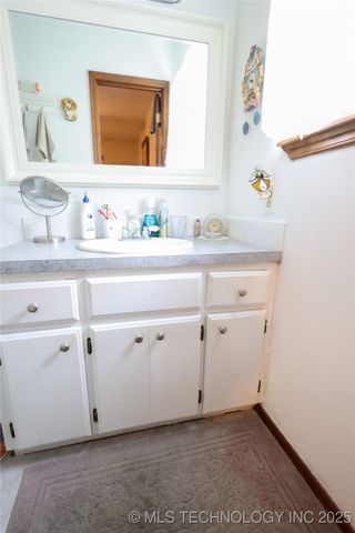 1205 E Ellis Avenue, Davis, OK 73030