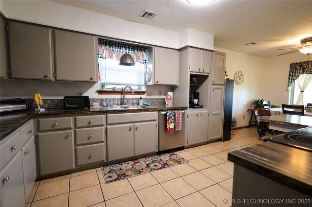 1205 E Ellis Avenue, Davis, OK 73030