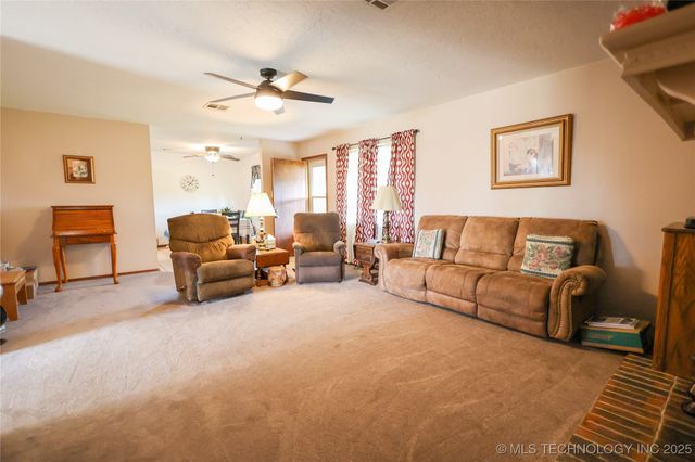 1205 E Ellis Avenue, Davis, OK 73030