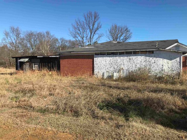 2412 S Camden Road, Pine Bluff, AR 71603