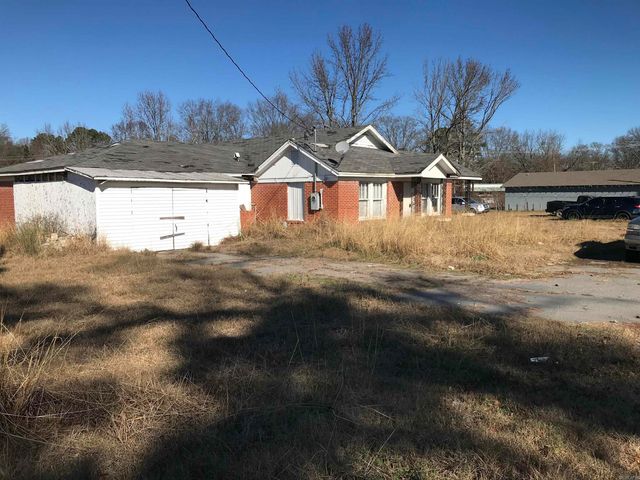 2412 S Camden Road, Pine Bluff, AR 71603