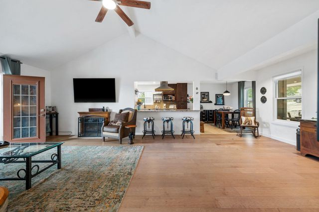 401 Ranchview RD, Spicewood, TX 78669