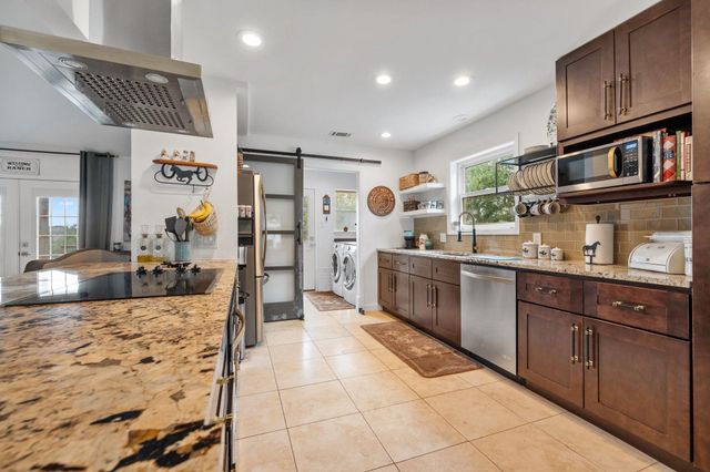 401 Ranchview RD, Spicewood, TX 78669