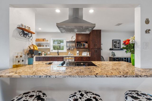 401 Ranchview RD, Spicewood, TX 78669