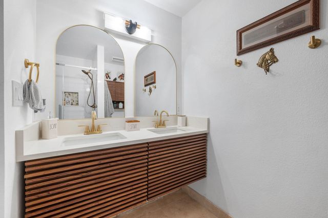 401 Ranchview RD, Spicewood, TX 78669