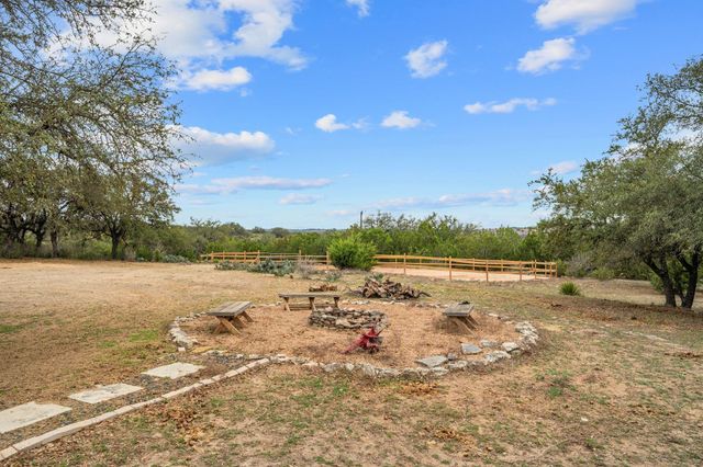 401 Ranchview RD, Spicewood, TX 78669