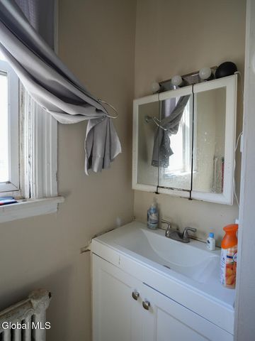 207 western Avenue, Albany, NY 12203