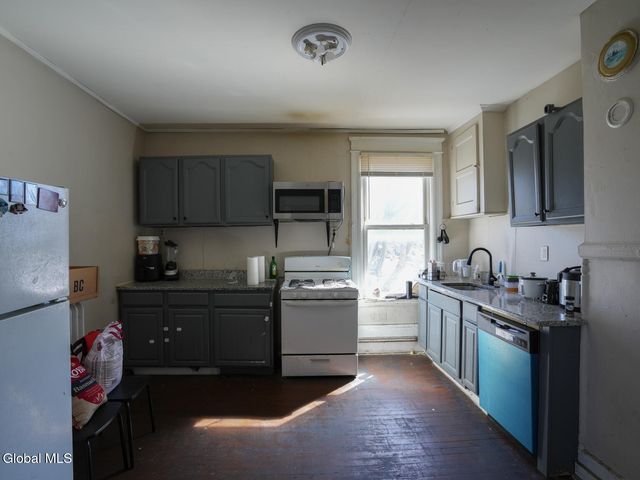 207 western Avenue, Albany, NY 12203